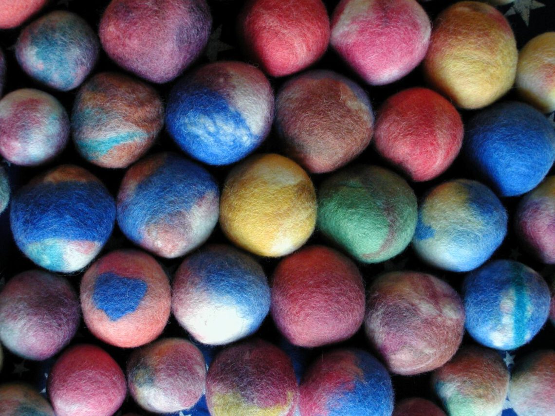 Petra_ Kugeln bunt eng gefiltzt