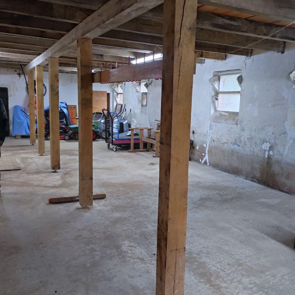 Innenansicht des ehemaligen Schweinestalls